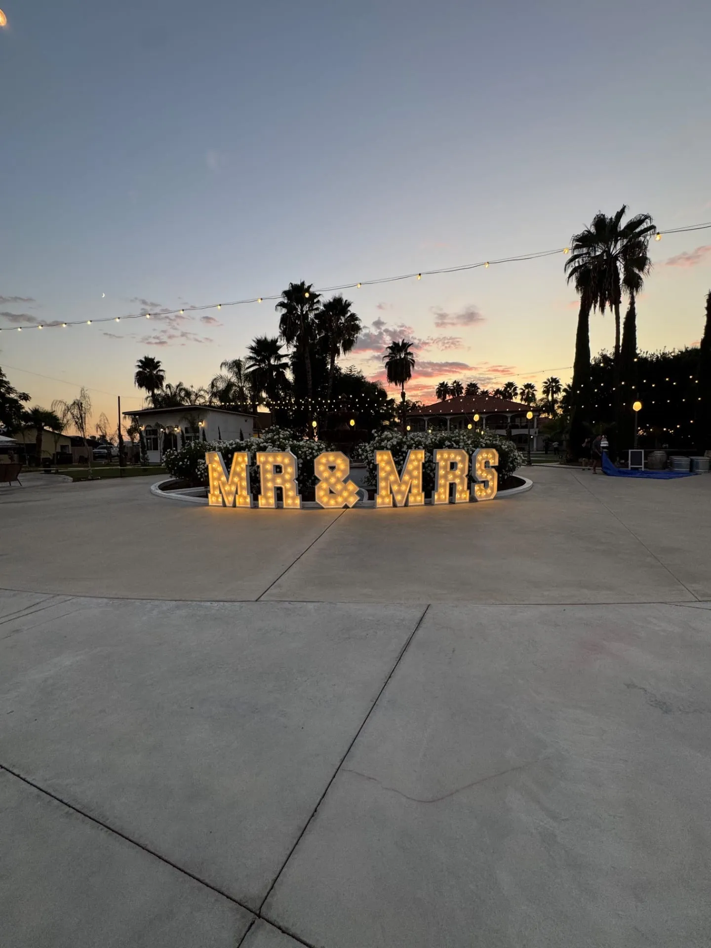 MR & MRS